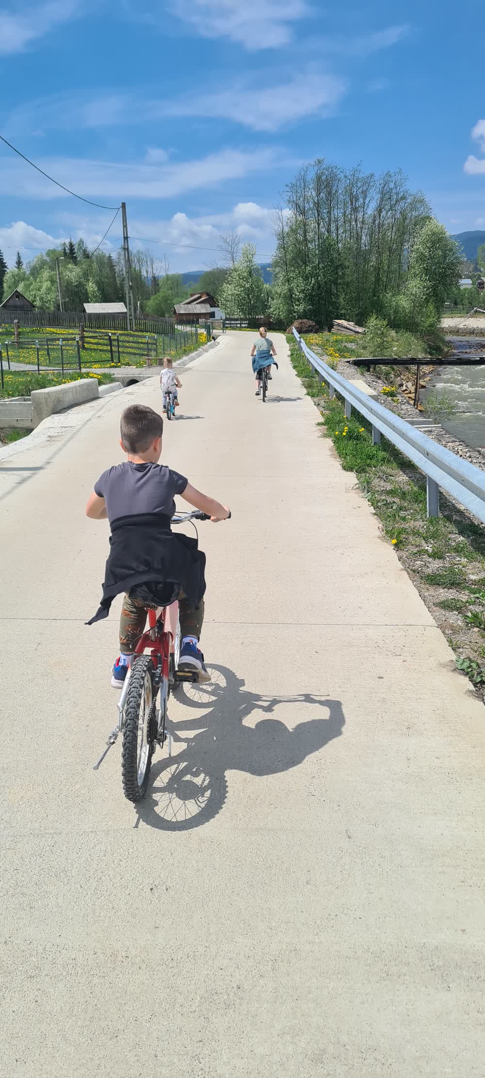 Ture cu bicicleta prin Țara Dornelor